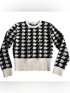 Q2 Black & White Houndstooth Crewneck Sweater